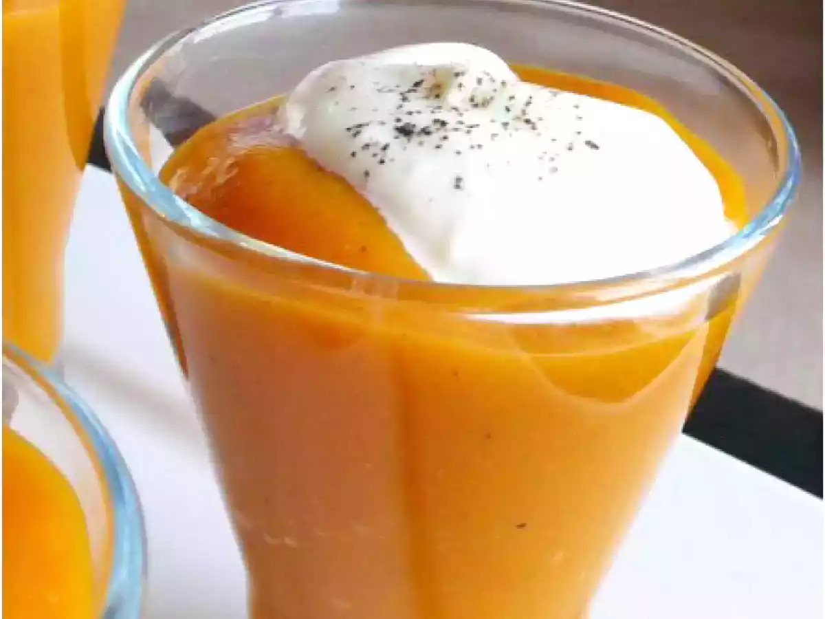 Soupe de carotte cappuccino au pain d'épices