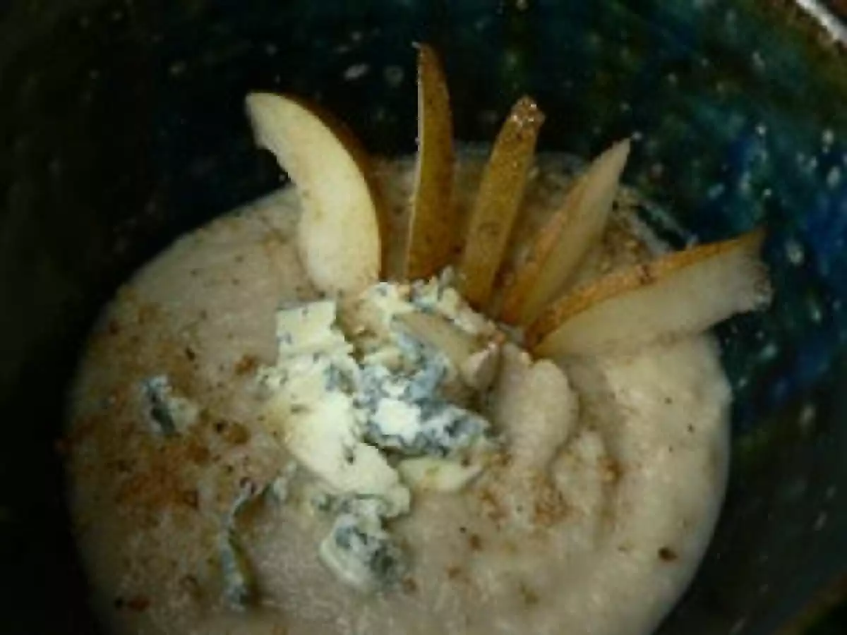Soupe de céleri aux poires et à la fourme