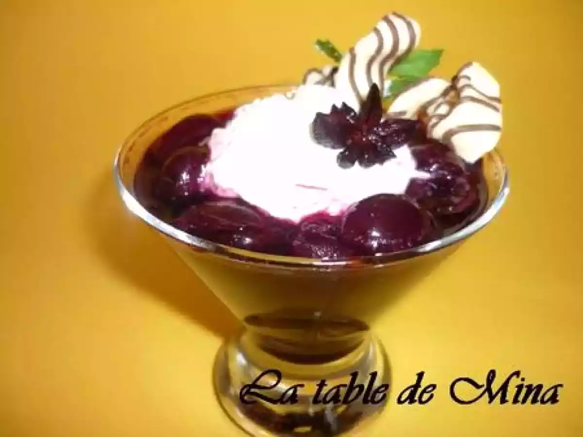 Soupe de cerises épicée au vin rouge