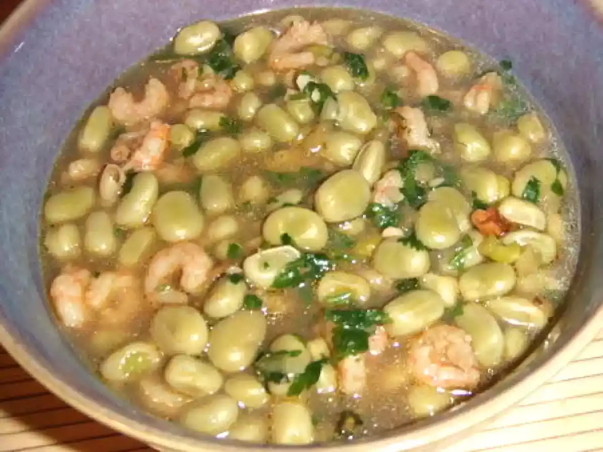 Soupe de fèves et de crevettes à la coriandre