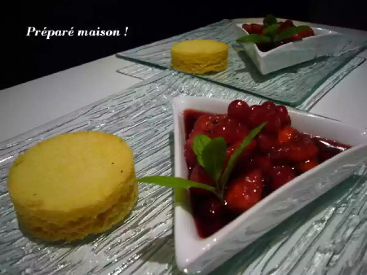 Soupe de fraises et groseilles, sablé breton