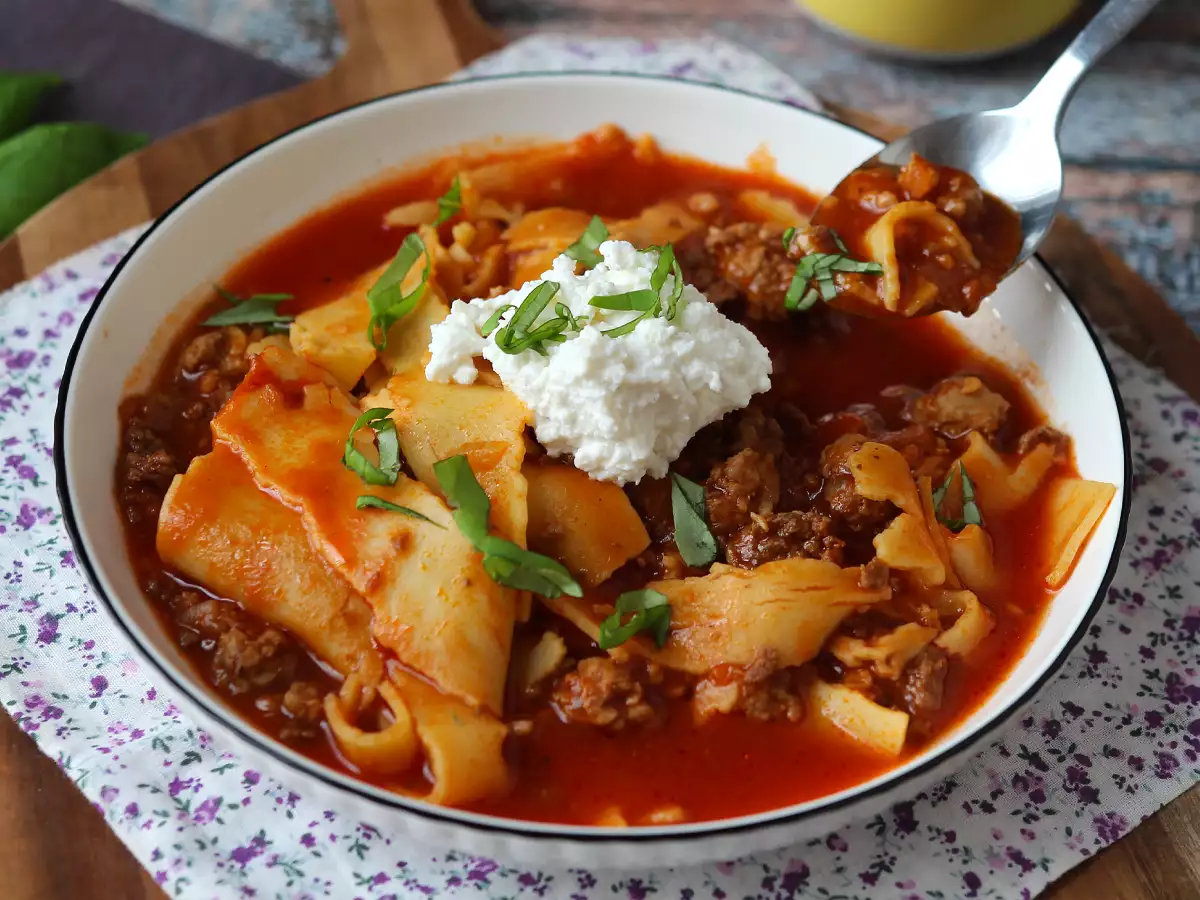 Soupe de lasagnes à la viande, ricotta et parmesan