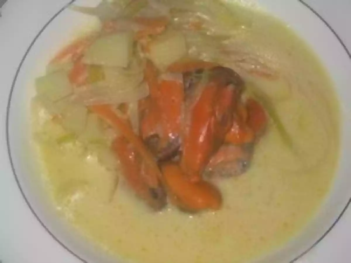 SOUPE DE MOULES DE BOUCHOT A L?ORANGE, EFFILOCHEE DE LEGUMES