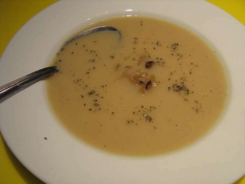 Soupe de panais à l'oignon caramélisé