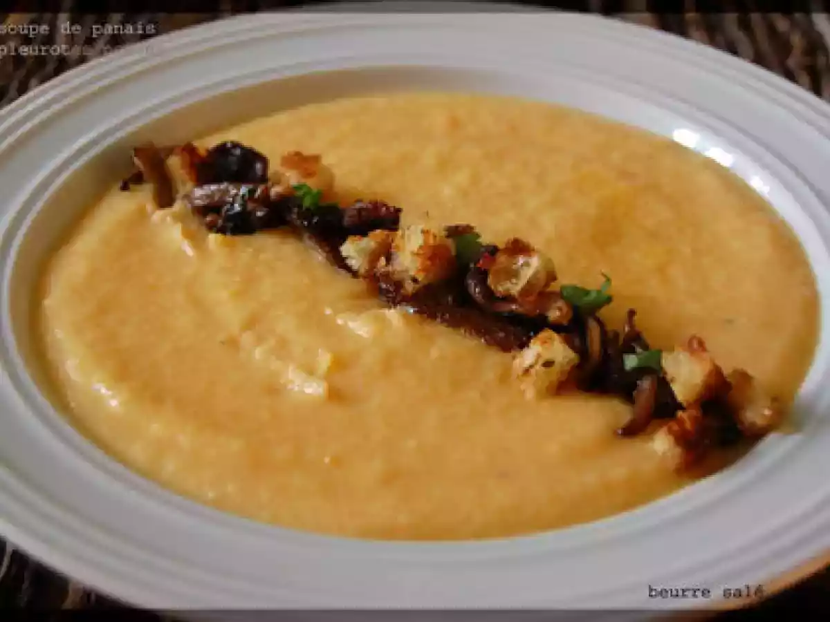 Soupe de panais, pleurotes poêlés et petits croûtons