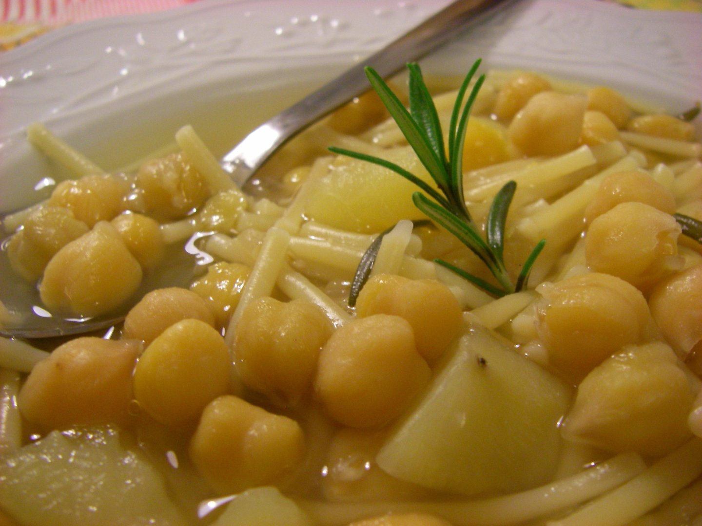 Recette de soupe de pois chiches et pâtes