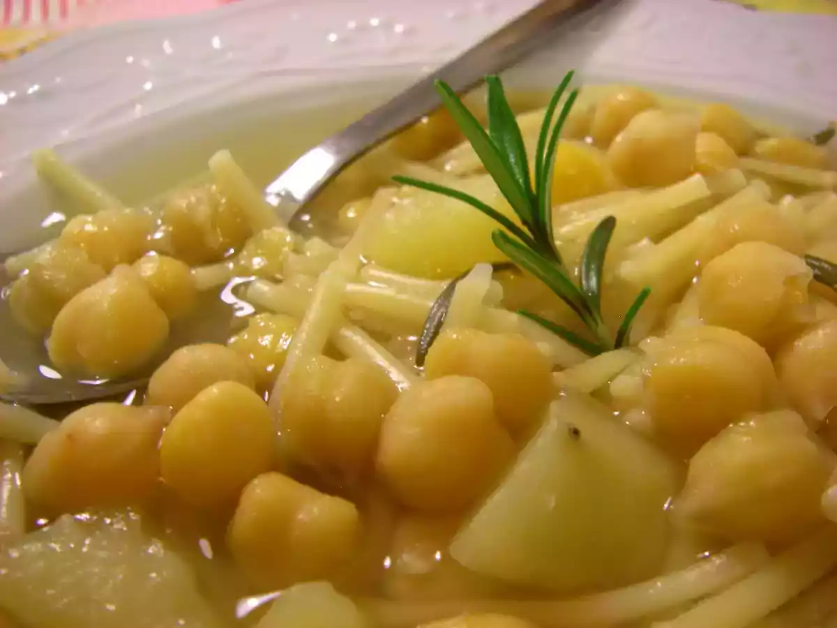 Soupe de pois chiches et pâtes