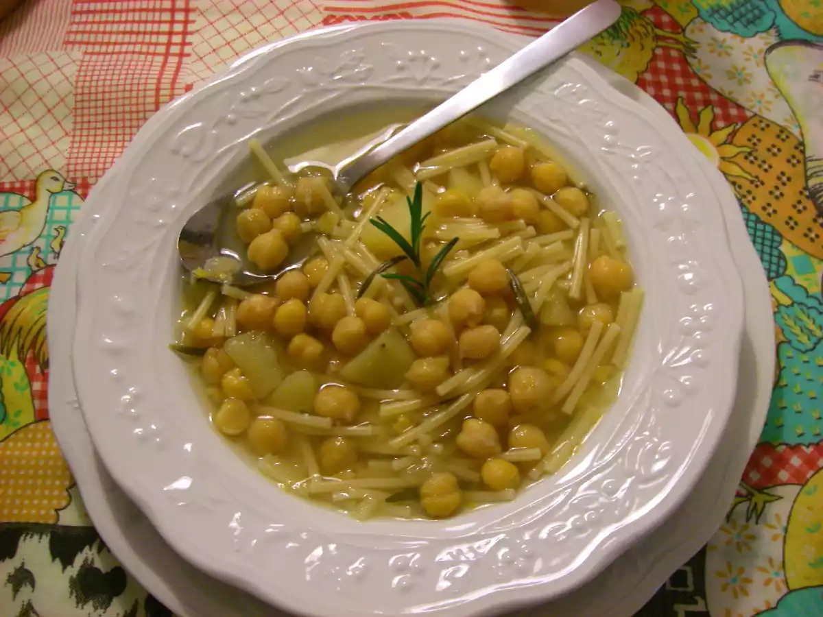 Soupe de pois chiches et pâtes - photo 3