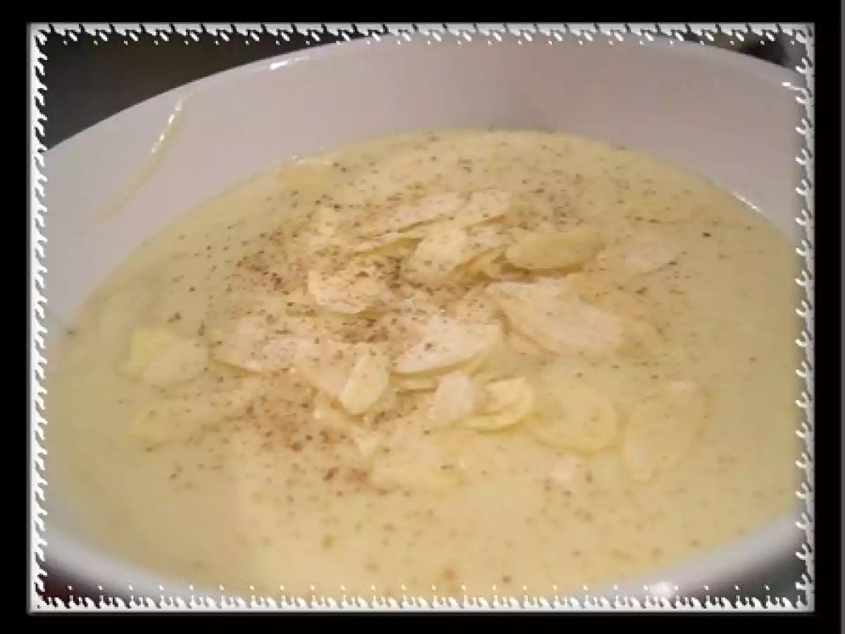 Soupe de pommes de terre au lait d'amandes
