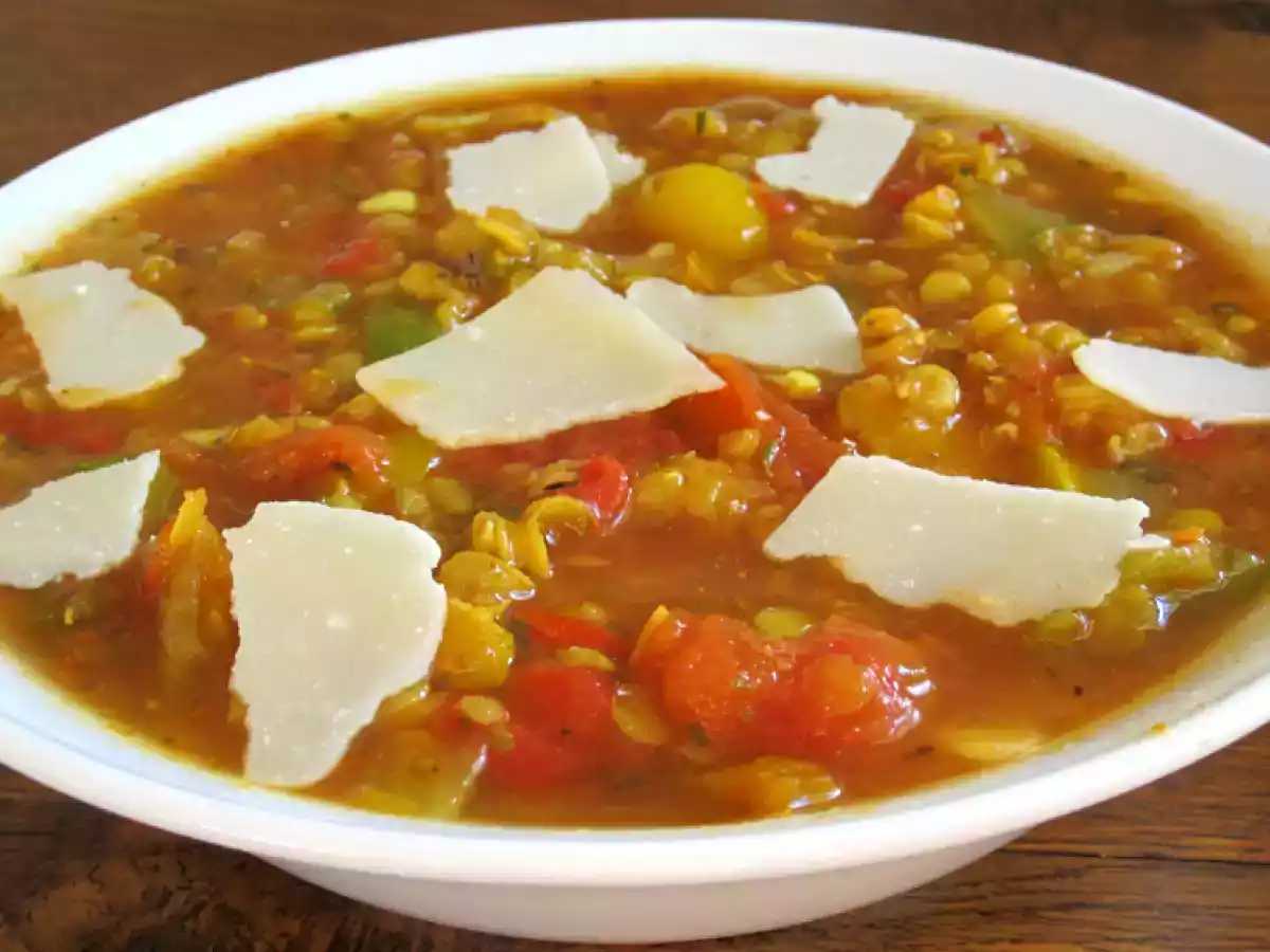 Soupe épaisse de lentilles corail aux poivrons