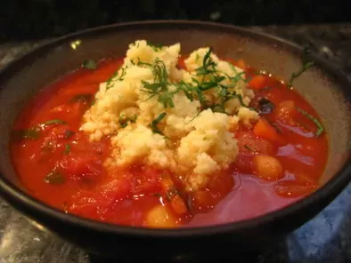 Soupe épicée tomate pois chiches et couscous