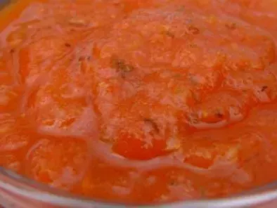 Soupe froide de tomates aux herbes