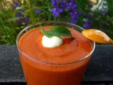 Soupe froide tomates - poivrons à la mozzarella - photo 2