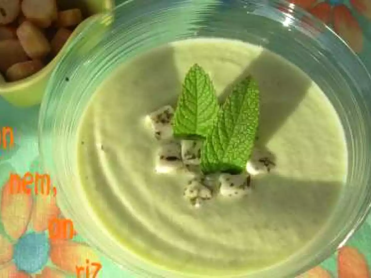 Soupe glacée de concombre au chèvre