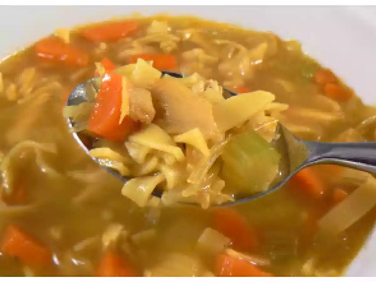 Soupe poulet et nouilles maison