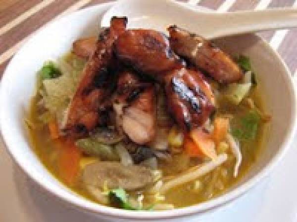 SOUPE REPAS À L'ASIATIQUE ET SON POULET CARAMÉLISÉ