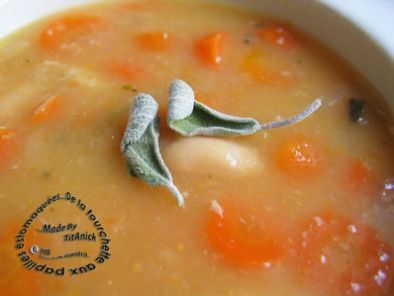 Soupe repas aux haricots blancs, carottes, oignon, ail et sauge