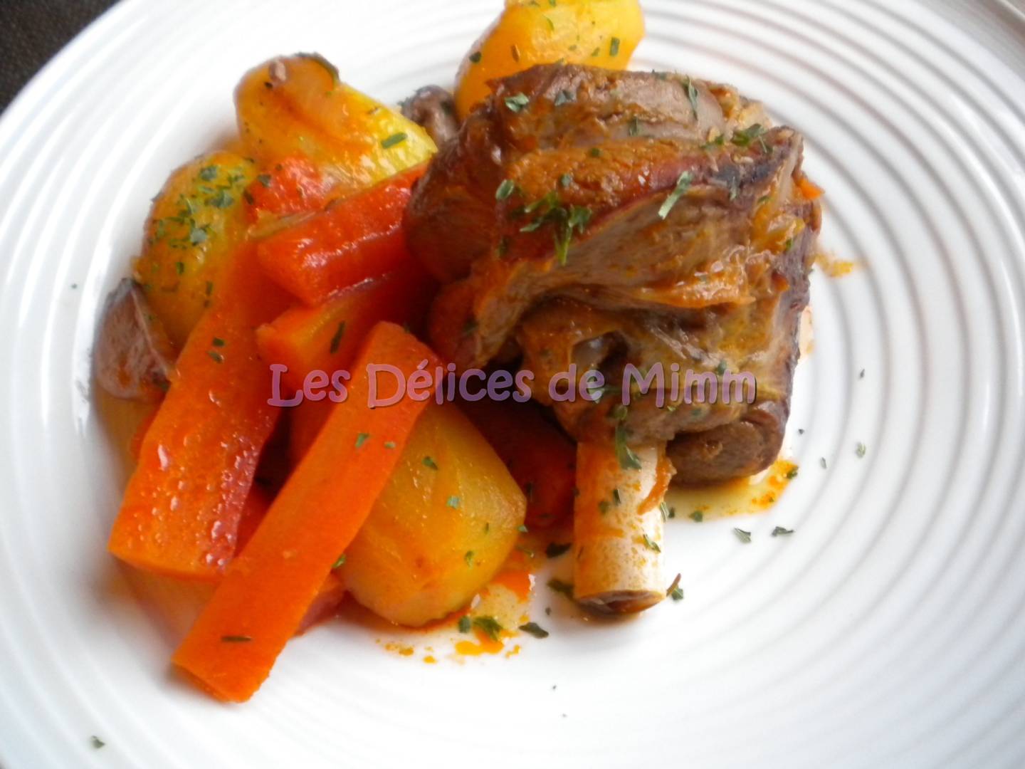 Souris d'agneau confites, carottes et pommes de terre