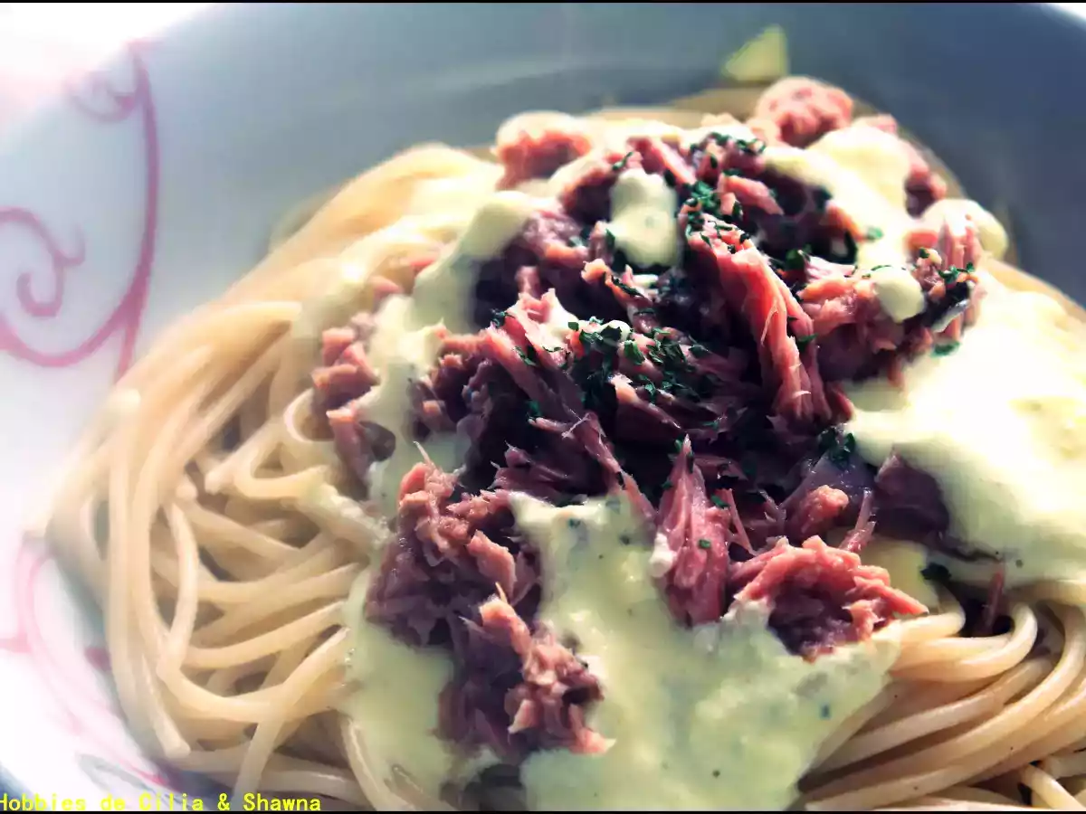 Spaghetti au thon et sa sauce à l'ail et fines herbes !