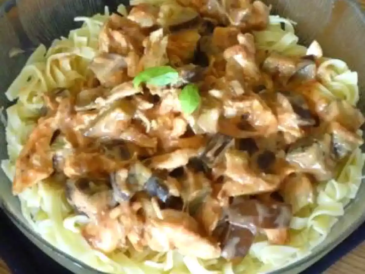 Spaghetti aubergines / poulet émincé, touche balsamique et sauce rosée