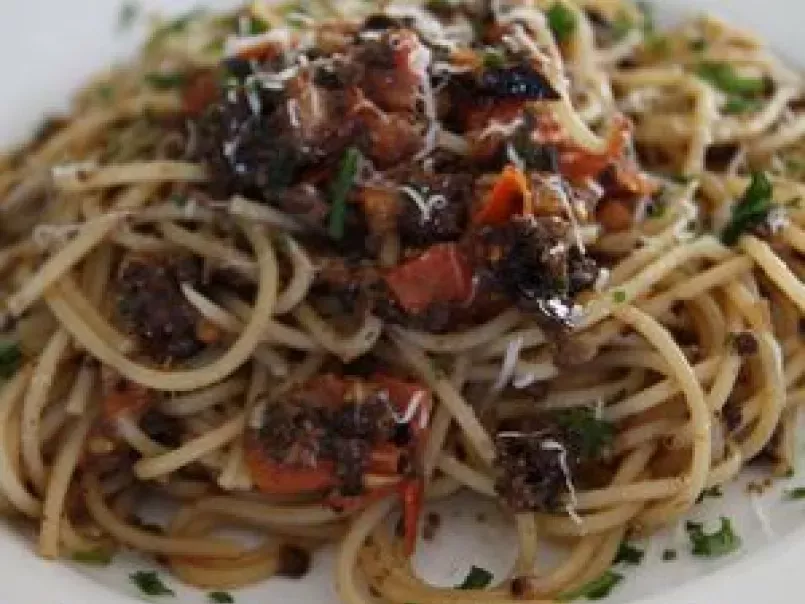 Spaghetti aux champignons et olives - Spaghetti funghi e olive, photo 1