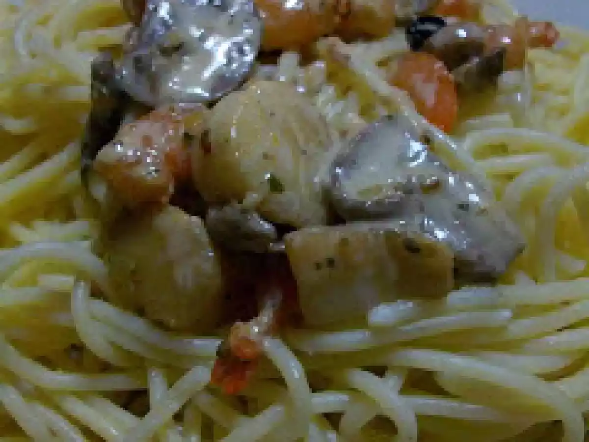 Spaghetti aux crevettes et noix de saint jacques à l'indienne