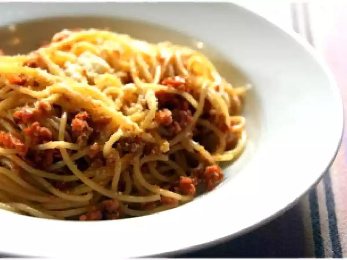 Spaghetti aux saucisses toscanes piquantes