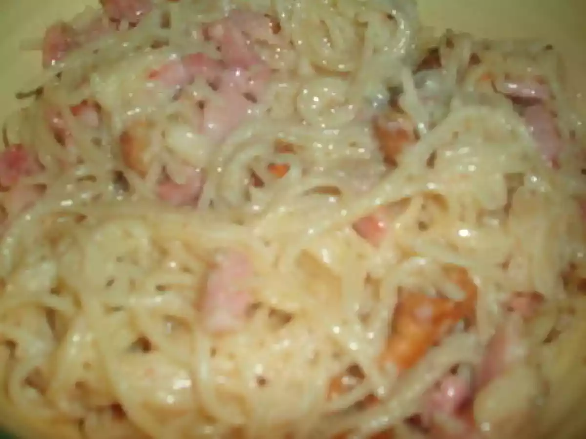 Spaghetti gorgonzola, noix et lardons