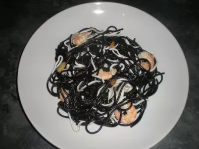 Spaghetti Noir à l'Encre de Seiche aux Crevettes et à la Pibale