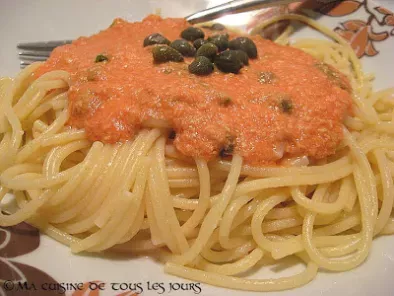 Spaghetti, sauce bolognaise rosée au parmesan et au poulet