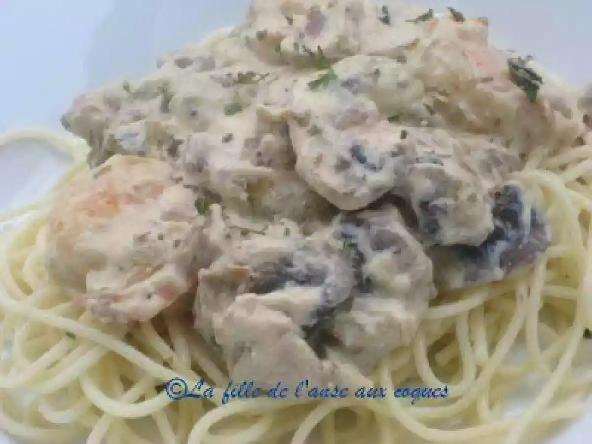 SPAGHETTI SAUCE CRÉMEUSE À LA VODKA, AUX CHAMPIGNONS ET AU FROMAGE - photo 4