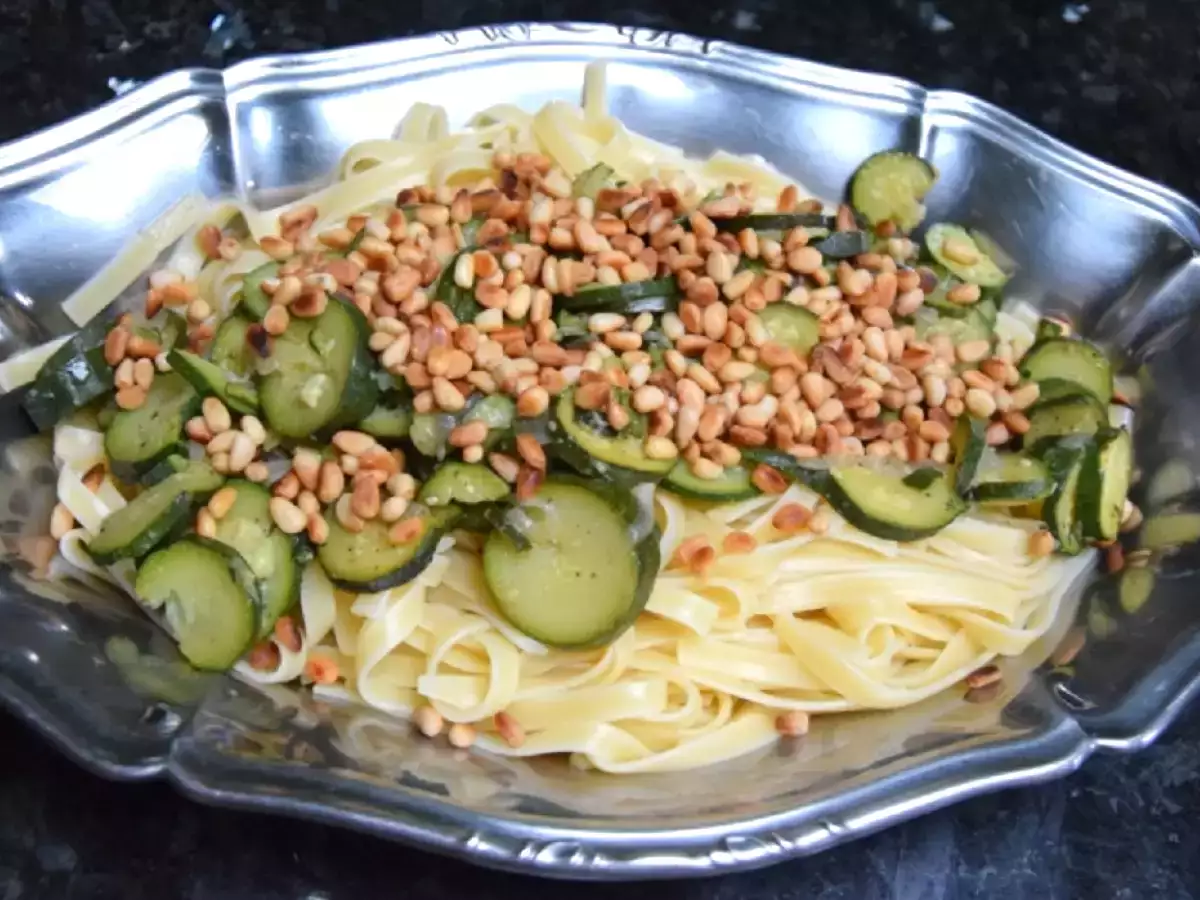 Spaghettis aux courgettes et pignons de pin (IG bas)