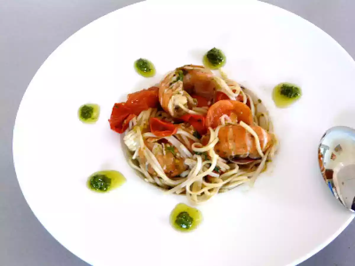 Spaghettis aux langoustines, tomates cerise et pesto - photo 2