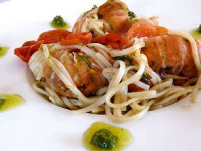 Spaghettis aux langoustines, tomates cerise et pesto