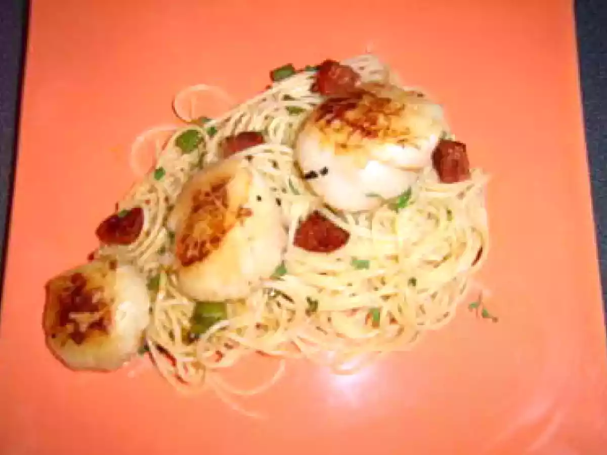 Spaghettis aux saint-jacques et chorizo