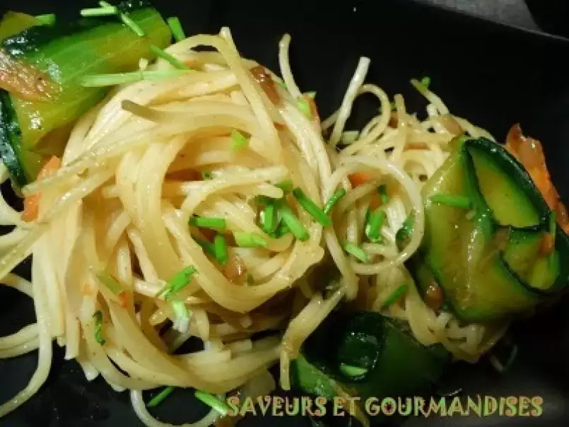 Spaghettis aux tagliatelles de légumes épicés.