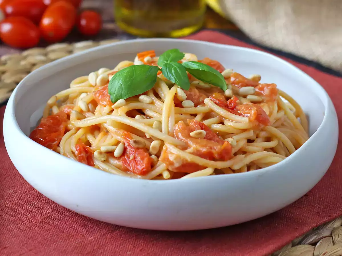 Spaghettis aux tomates cerises et aux pignons de pin - photo 2