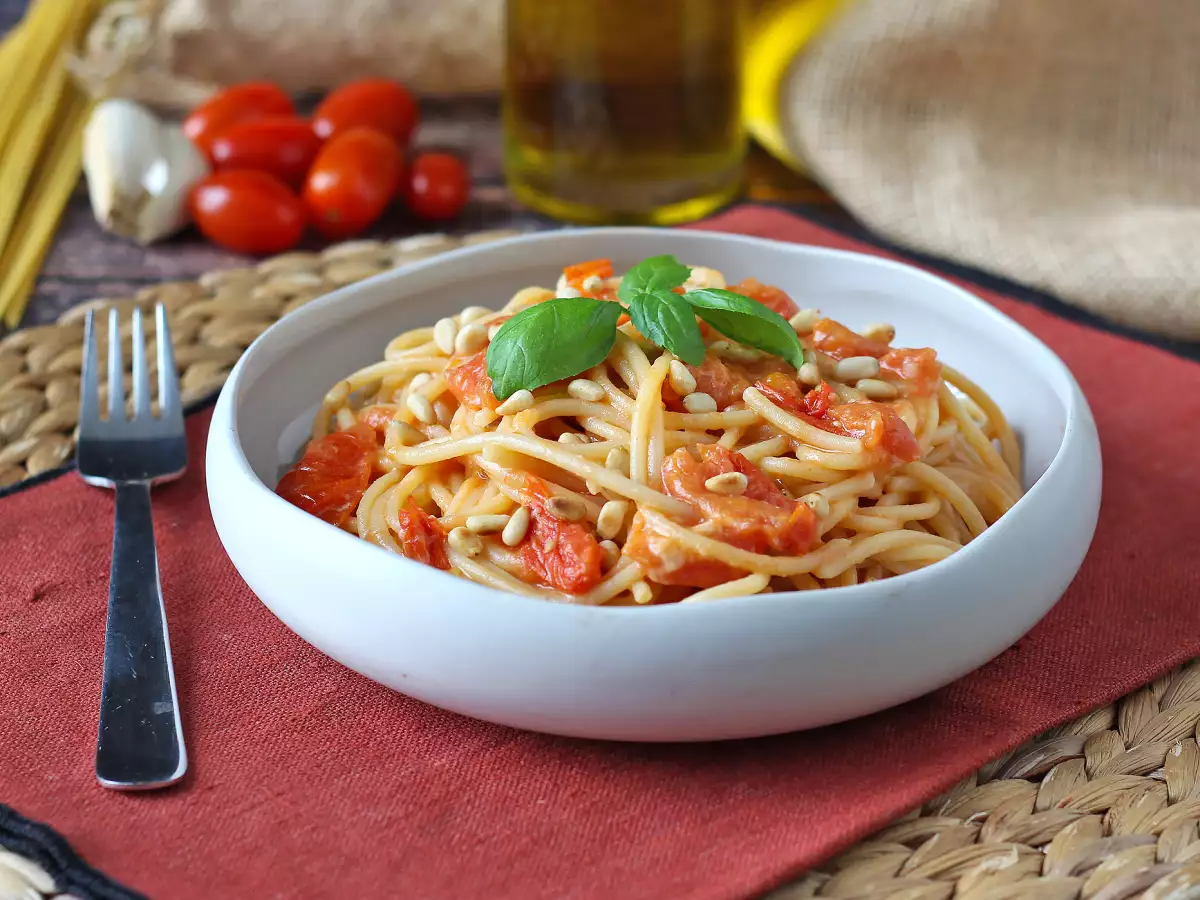 Spaghettis aux tomates cerises et aux pignons de pin - photo 4