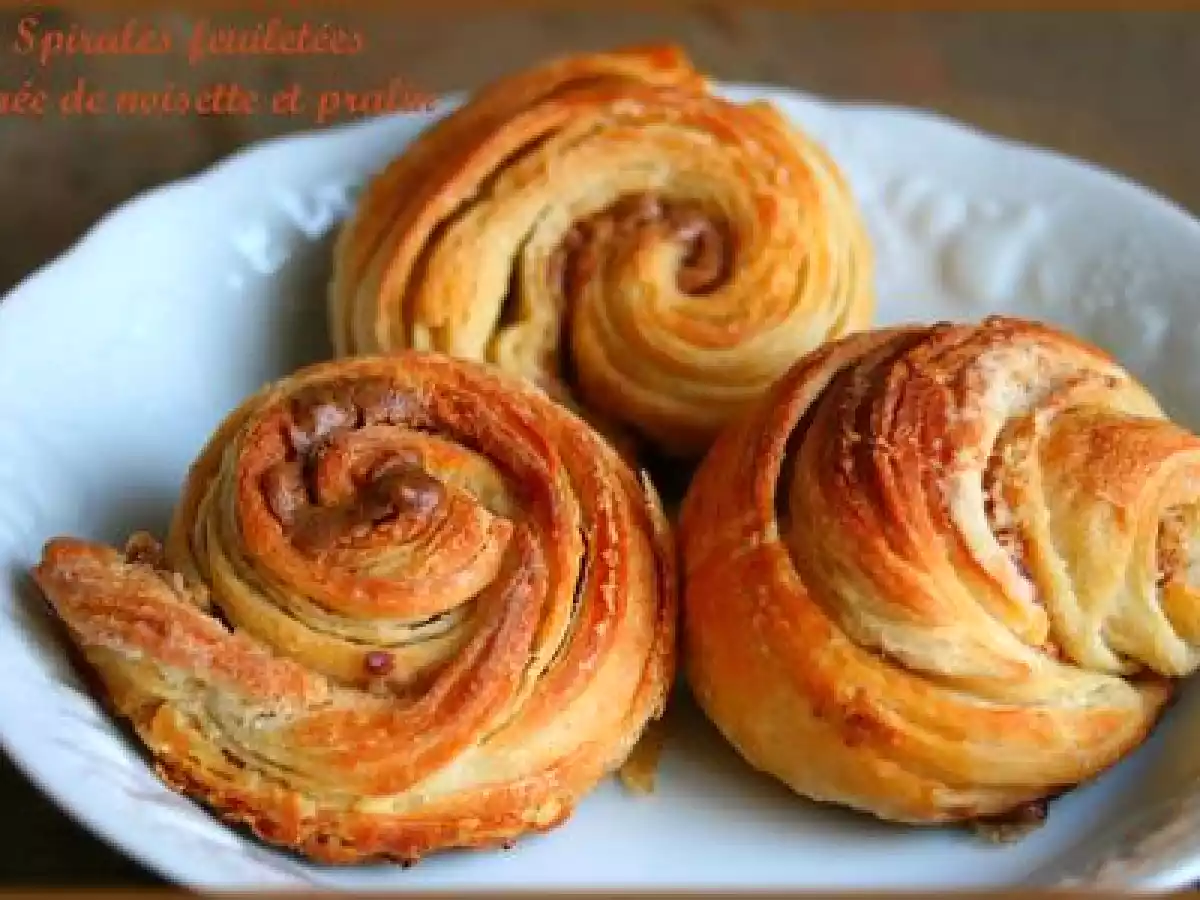 Spirale feuilletée à la purée de noisette et pralin.