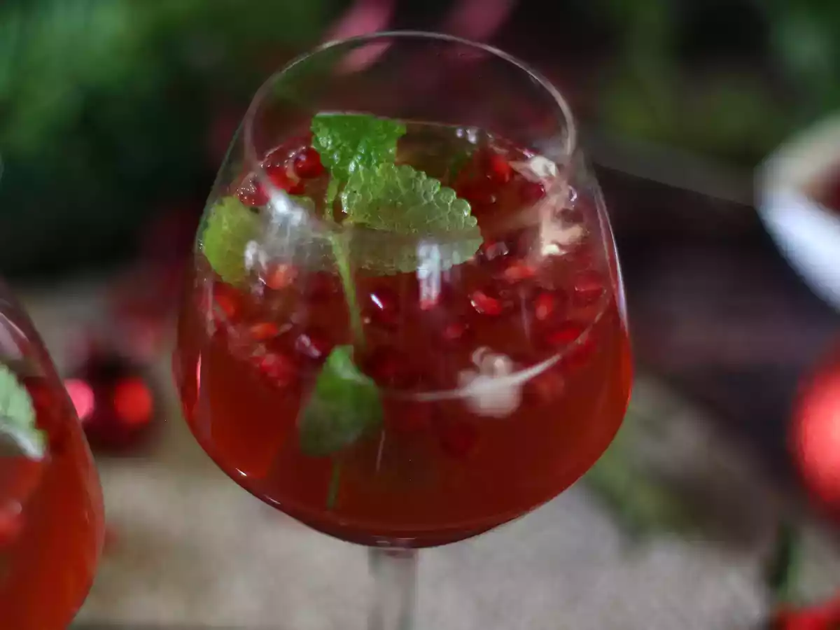 Spritz à la grenade, le cocktail dans une boule de Noël ! - photo 2