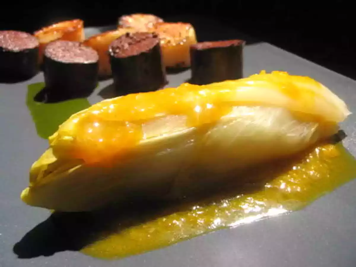 St Jacques, boudin noir, endives confites et condiments d'agrumes. - photo 2