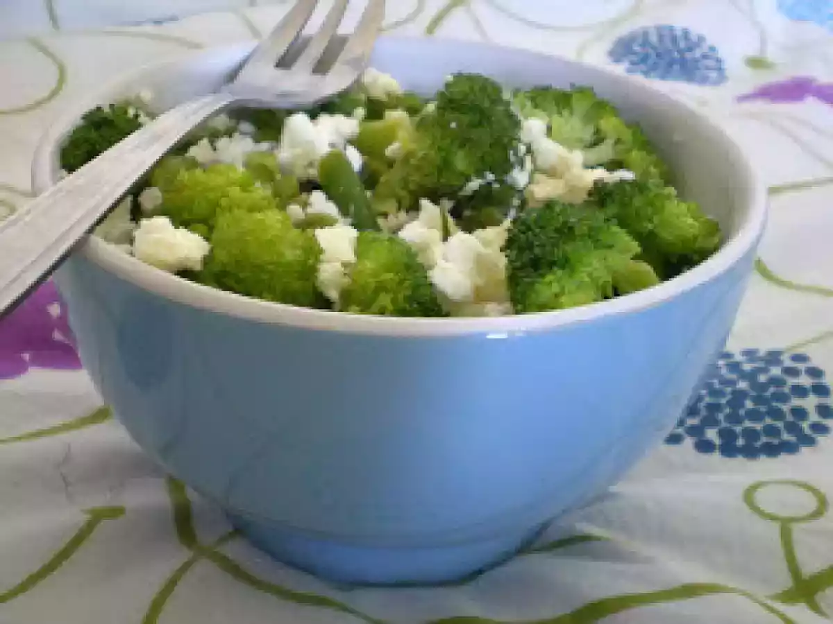 Sublime bol de légumes verts aromatisés à l?huile de truffe: