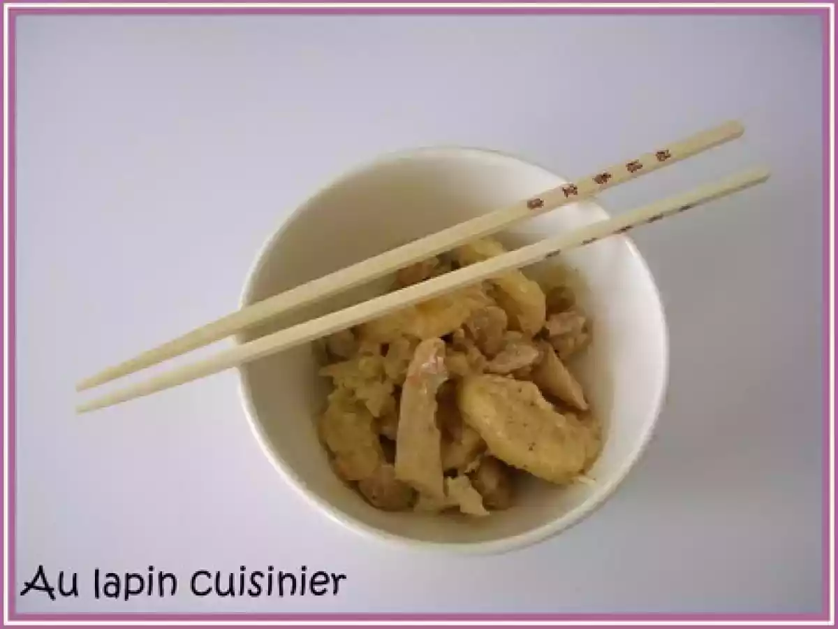 Sucré salé de poulet aux pommes et aux champignons