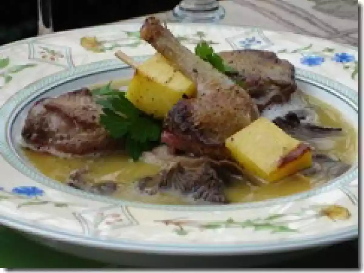 Suprême de Pigeon aux Girolles, Purée de Marron et Cuisse à la Mangue