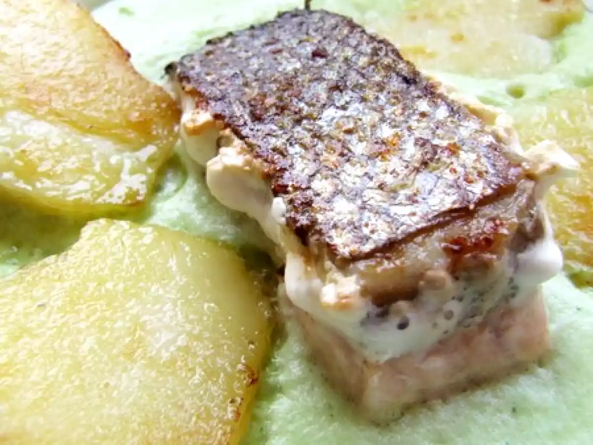 Sur une écume tiède de cresson, du saumon et des pommes de terre à l'unilatérale - photo 2