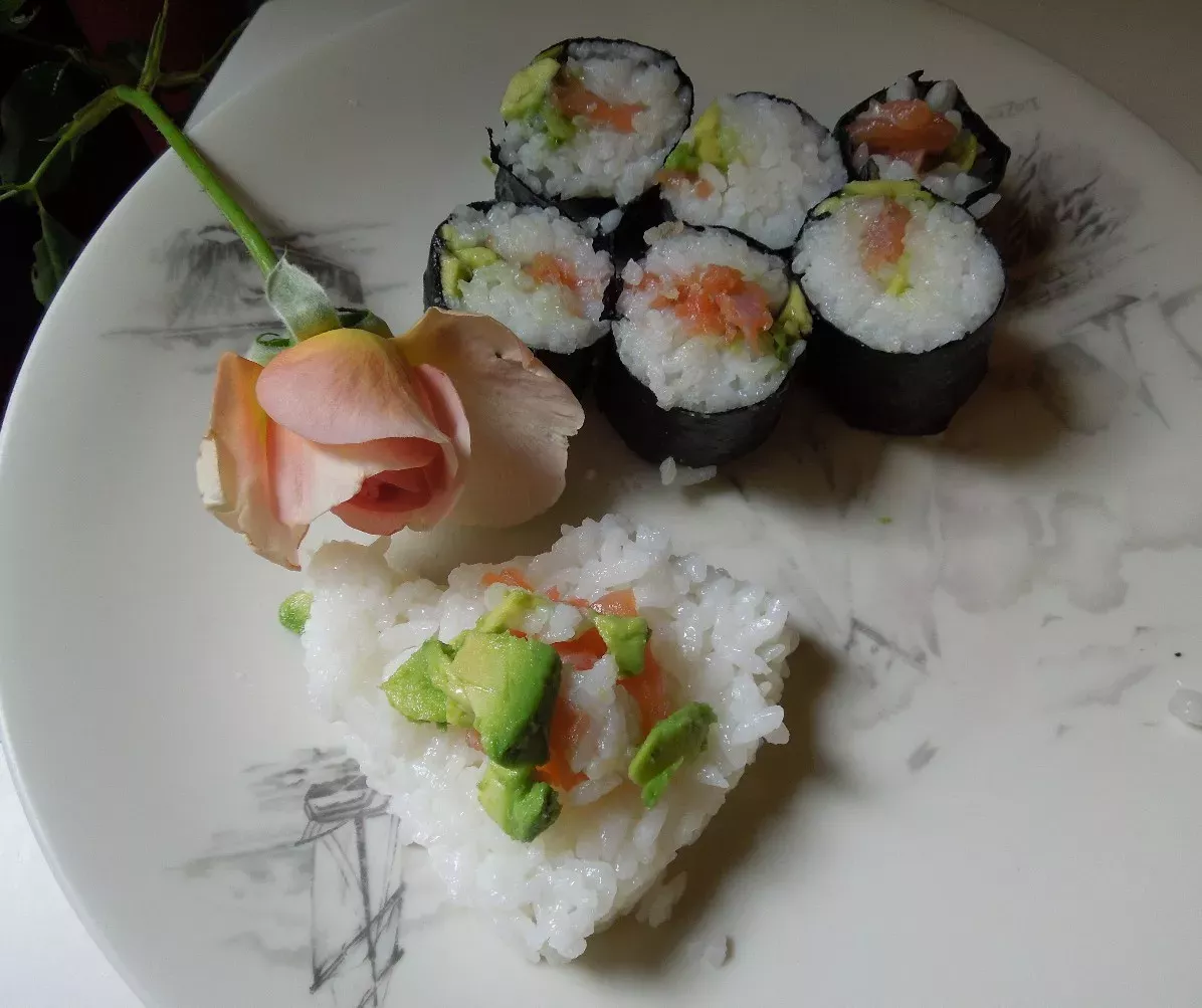 Sushi au saumon & avocat evec appareil easy sushi - Recette Ptitchef