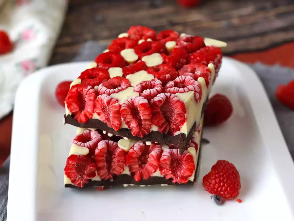 Tablette de chocolat façon Franui, aux framboises, chocolat blanc et chocolat noir! - photo 6