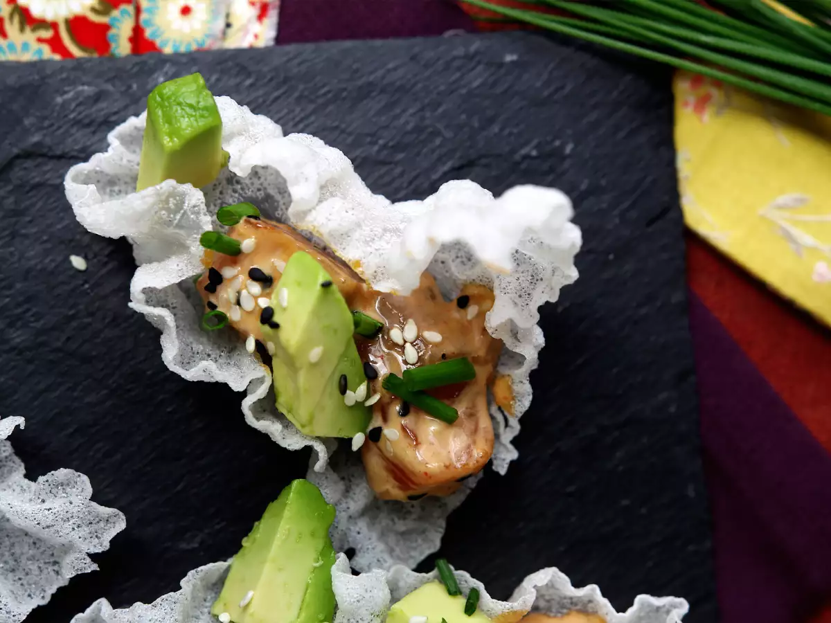 Tacos en version asiatique: tartare de saumon dans une chips de riz - photo 6