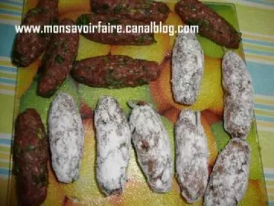 Tadjine el mergaz ou tadjine echoua(petits doigts de viande hachée en sauce )