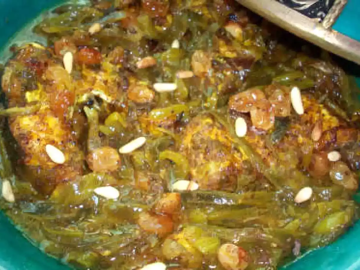 Tagine de congre aux oignons et raisins secs